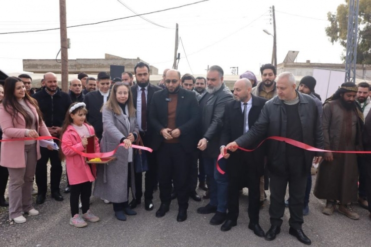 مؤسسة الآغا خان تشغّل محطات طاقة شمسية جديدة بريف حماة لخدمة مئات الأسر