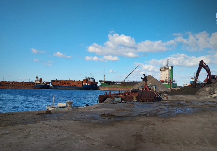 تعزيل ميناء بانياس لضمان سلامة الملاحة وتحسين الكفاءة التشغيلية