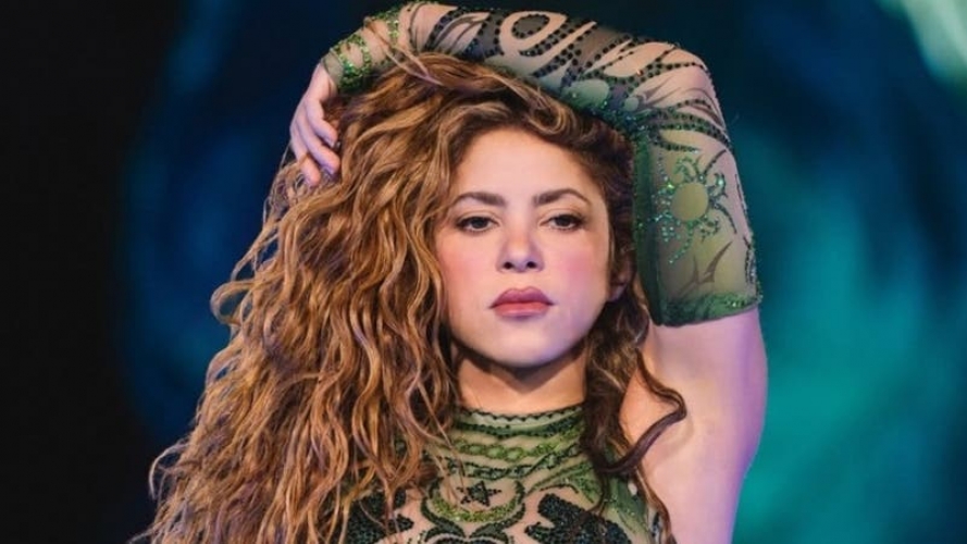 شاكيرا تفاجئ محبيها برسالة باللغة العربية قبل حفل الأهرامات.. 