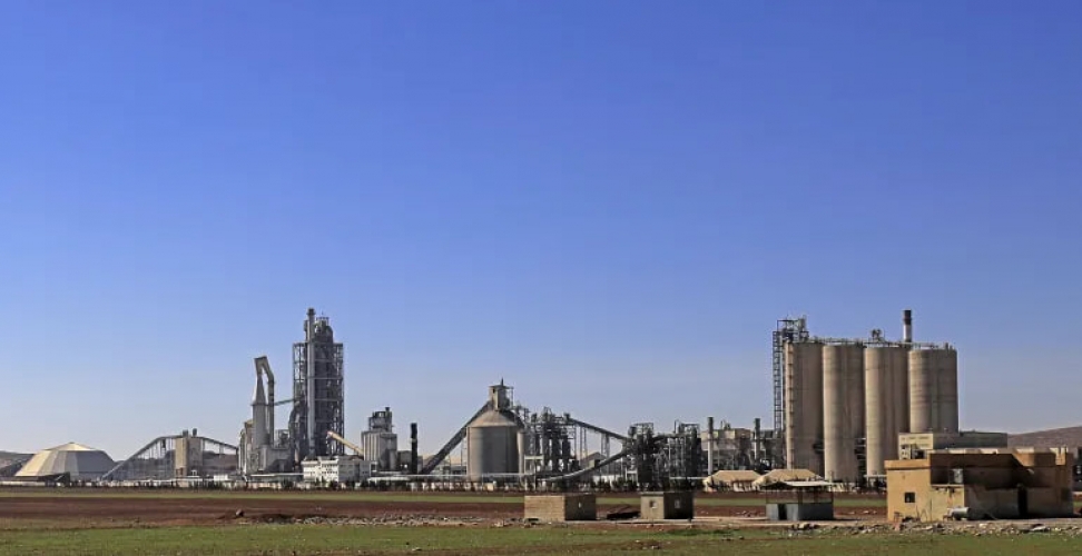 العمشات والحمزات تفكك معمل لافارج.. انتهاكات متصاعدة وسرقة عشرات القرى في ريف كوباني