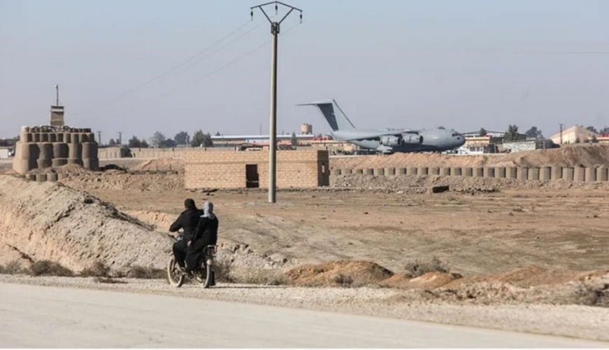 القوات الأمريكية تنسحب من قاعدة مطار خراب الجير وتسلمها للجنة من وزارة الدفاع وقوات عسكرية