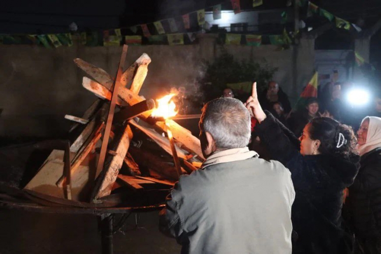 شعلة نوروز تضيء مدن شمال وشرق سوريا وسط احتفالات شعبية ورسائل للوحدة الوطنية