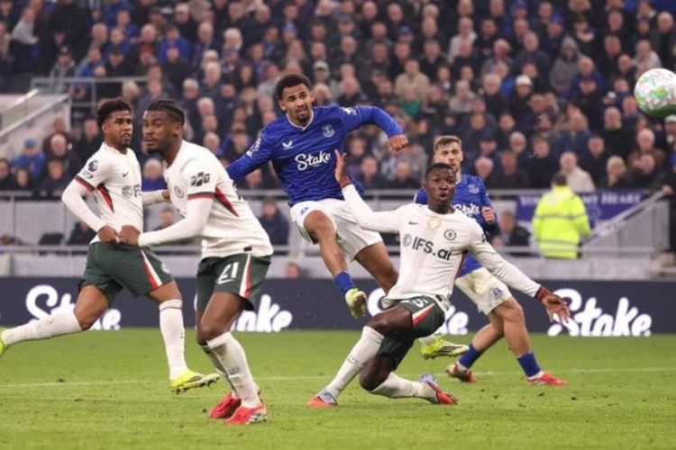 إيفرتون يتغلب على تشلسي بثلاثية نظيفة في الدوري الإنكليزي لكرة القدم