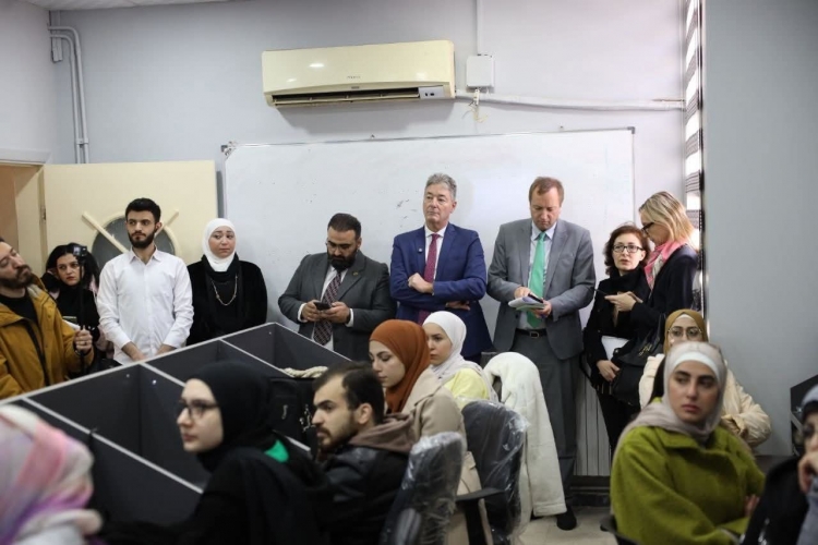 كلية الإعلام في جامعة دمشق تنظم ورشة تدريبية متخصصة بعنوان تمكين الصحفيين الشباب في مواجهة التضليل الإعلامي