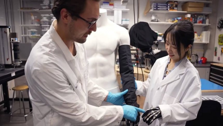 جامعة كندية تبتكر جهازاً ذكياً قابل للارتداء لعلاج الوذمة اللمفية لدى مرضى السرطان