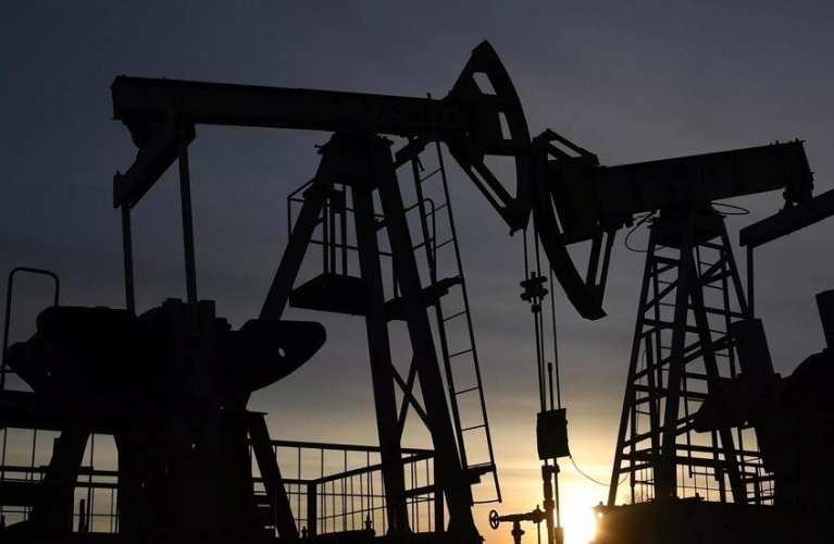 تراجع أسعار النفط بعد تصريحات ترامب بتمديد مهلة إيران 10 أيام لاستهداف منشآت الطاقة 