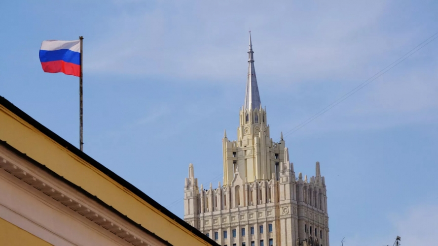روسيا تسحب اعتماد أحد الدبلوماسيين البريطانيين وتؤكد أنها لن تتساهل مع وجود ضباط مخابرات بريطانيين غير معلنين في البلاد