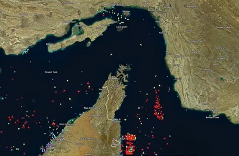 أسعار النفط تهبط 10 بالمئة بعد إعلان إيران فتح مضيق هرمز بالكامل