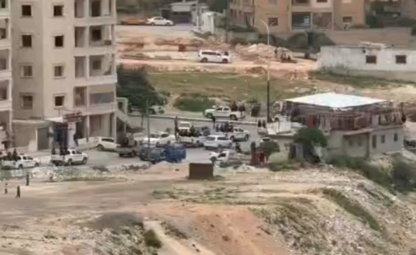 تعزيزات عسكرية إلى إدلب بعد تجمع مقاتلين أوزبك أمام فرع الجنائية