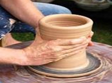 صناعة الفخار معلم تراثي وتاريخي في سورية تعود للألف السادس قبل الميلاد  