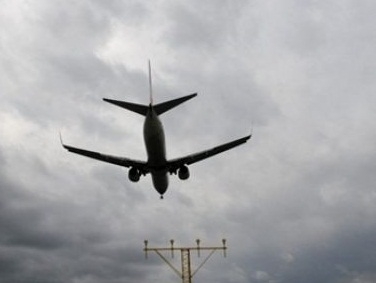 بركان ايسلندا يوقف ثورانه ورماده المنتشر مازال يعطل الرحلات الجوية