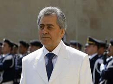 بتكليف من الرئيس الأسد السفير عبد الكريم يطمئن على صحة الكاتب الفلسطيني مازن البندك 