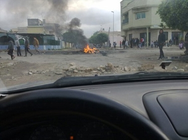 الحكومة الليبية تنفي سيطرة المحتجين على مدينة الزاوية