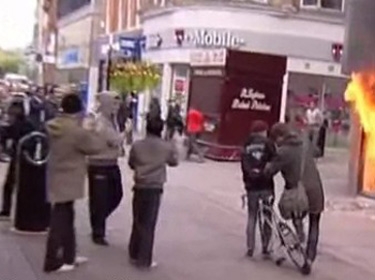 ثورة الجياع تهز العرش البريطاني..!