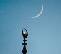 القاضي الشرعي الأول يدعو إلى التماس هلال شوال الاثنين