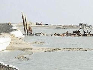 مصدر عسكري كويتي يتحدث عن تعرض ميناء مبارك لصواريخ عراقية