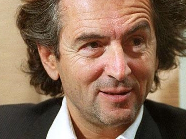 القائد العام للثورات العربية برنارد هنري ليفي خطط لجميع الثورات بالتنسيق مع الجزيرة والدور على الجزائر