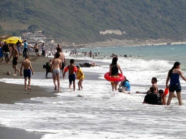  شاطئ وادي قنديل التصاق البحر بالجبل