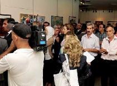 أكثر من أربعين عملاً فنياً متنوعاً في معرض تحية للوطن