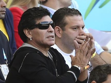 مارادونا يرد بقوة على جرندونا بعد أن وصفه بالمنحوس