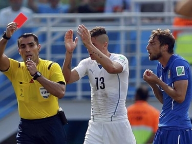 طرد المدافع الإيطالي ماركيزيو يثير جدلاً 