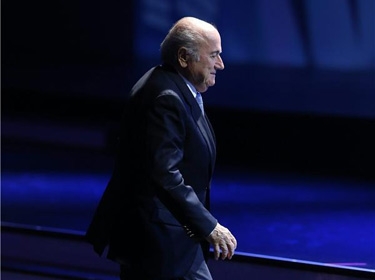 بلاتر يعلن موقف بلاتيني من تقنية خط المرمى في يورو 2016