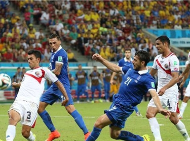  كوستاريكا بعشرة لاعبين تتأهل لدور الثمانية