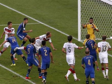  شوط أول يليق بنهائي مونديال جميل