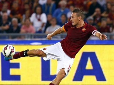 توتي يبحث عن ثغرة لاختراق دفاع بايرن المنيع وقيادة روما للفوز