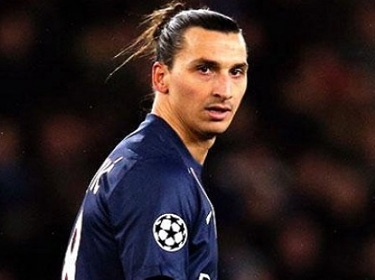 إيقاف اللاعب زلاتان ابراهيموفيتش لمباراة واحدة في دوري أبطال أوروبا