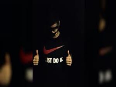 ليفاندوفسكي يستعد لبرشلونة بقناع واق