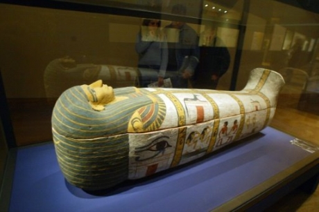 مصر تسعى لاسترداد 8 قطع اثرية فرعونية من سويسرا