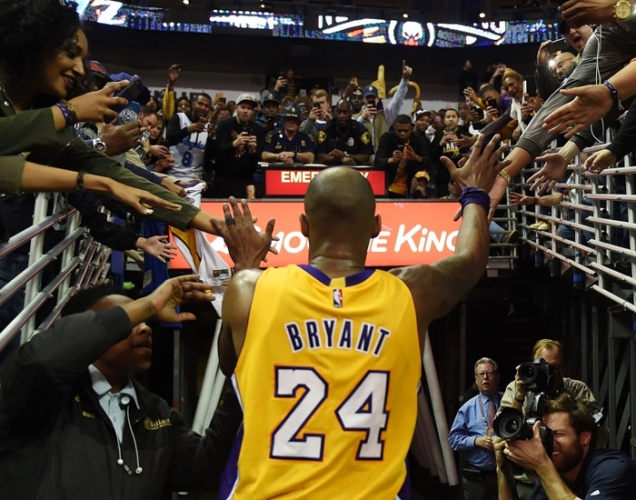 خبرة براينت تنقذ ليكرز في الدوري الاميركي للمحترفين