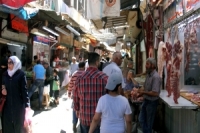 التجار يرفعون أسعار السلع الأساسية.. و«التموين» تبرر: مجرد هبة وستنخفض خلال أيام!