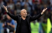  مدرب الأرجنتين مدافعا عن ميسي: 