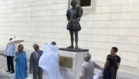 الأمير تشارلز يزيح الستار عن تمثال لشكسبير في كوبا