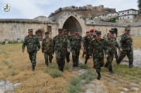  بتوجيه من الرئيس الأسد.. العماد أيوب يزور بعض تشكيلاتنا المقاتلة بريف حماة الشمالي الغربي