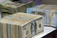 حكاية 'دولرة' الاقتصاد السوري.. 'رياض سلامة' مرّ من هنا!