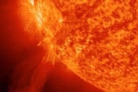 عاصفة شمسية ضخمة تضرب الأرض قد تؤثر على شبكات الطاقة