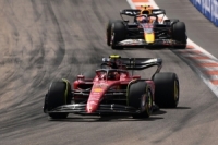 تتويج / كارلوس ساينز/ سائق فيراري بسباق بريطانيا الكبرى للفورمولا 1