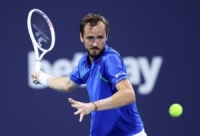 تأهل لاعب التنس الروسي مدفيديف إلى الدور قبل النهائي في بطولة ميامي المفتوحة