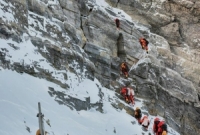 بعثة علمية صينية تصل إلى أعلى قمة في العالم