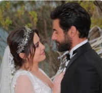 الفنانة اللبنانية سارة أبي كنعان تعلن خطوبتها