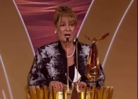 الفنانة القديرة منى واصف مكرمة في مهرجان 