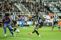 نيوكاسل يكتسح كريستال بالاس بخماسية نظيفة بالدوري الإنجليزي