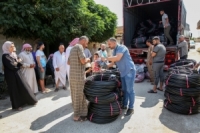 مؤسسة الآغا خان توزع شبكات ري بالتنقيط (مع ملحقاتها) الخاصة بالزيتون في ريف سلمية