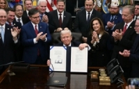 ترامب يوقع قانون إنهاء أطول إغلاق حكومي في تاريخ أميركا: “لن نستسلم للابتزاز”