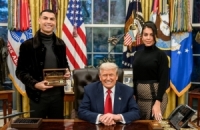رونالدو ينشر صوراً له مع جورجينا وترامب