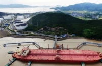 الصين تطلق أول ناقلة نفط خام ذكية في العالم تعمل بالميثانول