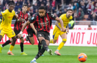 ميلان يهزم فيرونا بثلاثية نظيفة ويصعد لصدارة الدوري الإيطالي